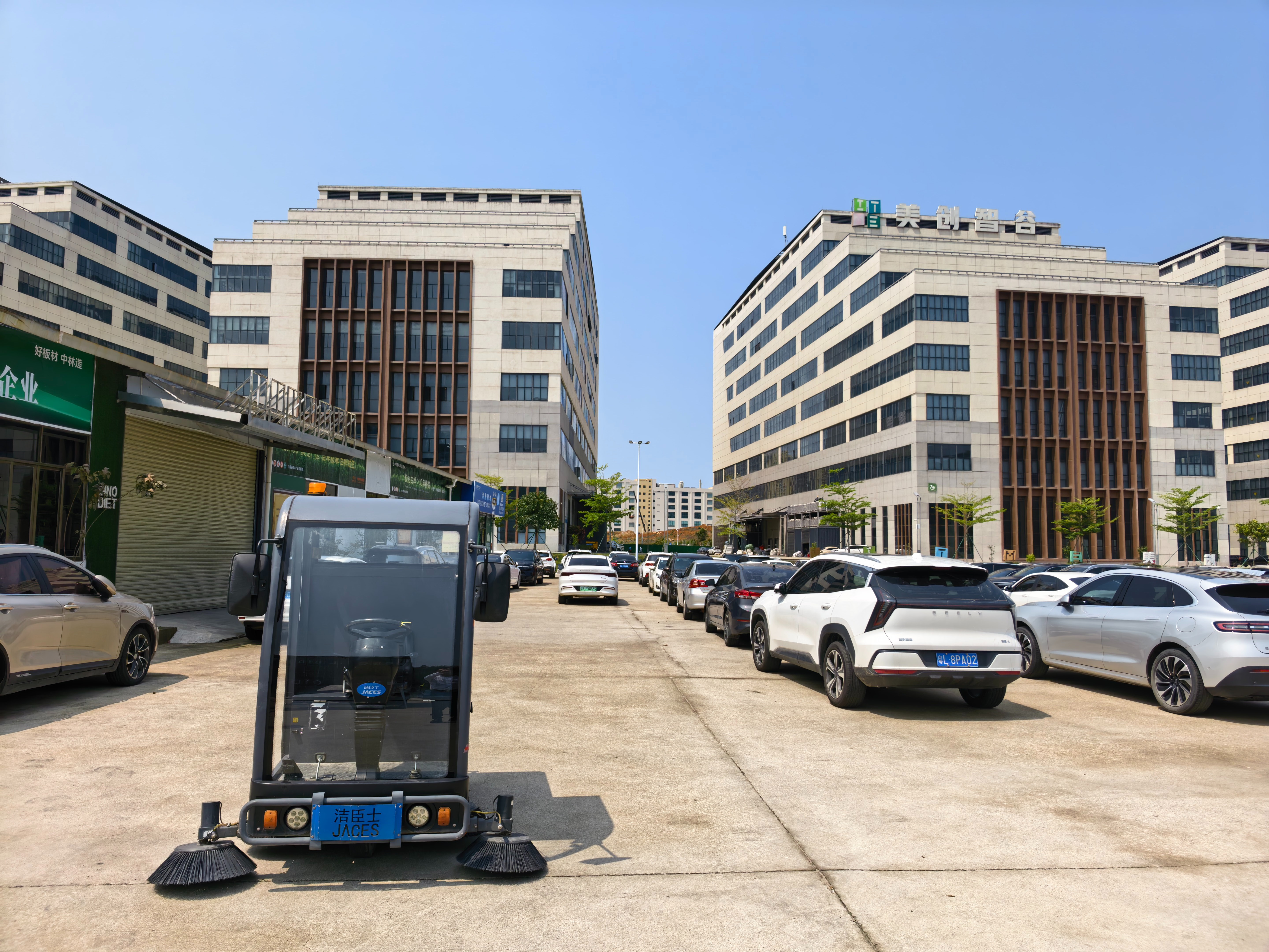 潔臣士駕駛式掃地車